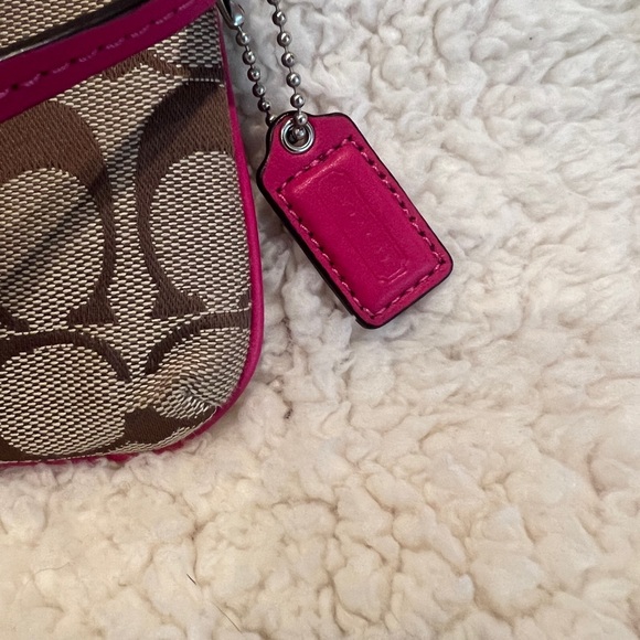 Signature Coach wristlet - Picture 3 of 6